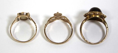 Lot 718 - A 9ct yellow gold claddagh ring, London 1987,...