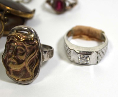 Lot 720 - A gilt metal mounted banded agate bracelet, a...