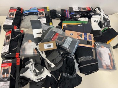 Lot 1939 - Mixed lot of men's underwear, socks to include...