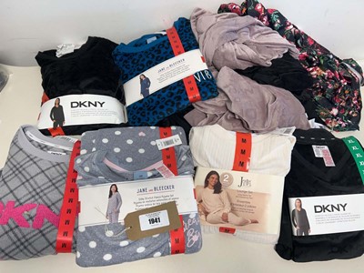 Lot 1941 - Mixed lot of ladies loungewear/pyjamas to...