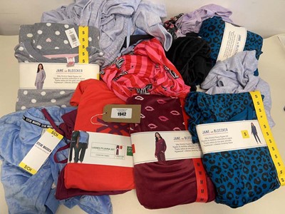 Lot 1942 - Mixed lot of ladies loungewear/pyjamas to...