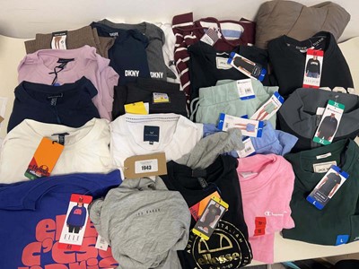Lot 1943 - Approx. 20 branded items of clothing to...
