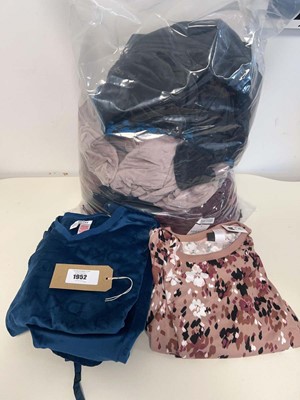 Lot 1952 - Mixed lot of ladies loungewear/pyjamas to...