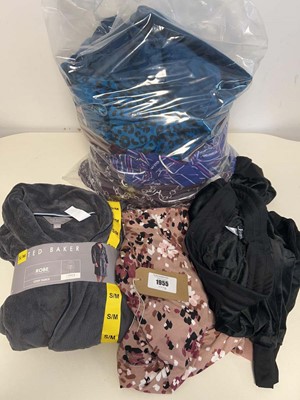 Lot 1955 - Mixed lot of ladies loungewear/pyjamas and...
