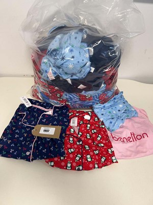 Lot 1957 - A bag containing a qty of kids...