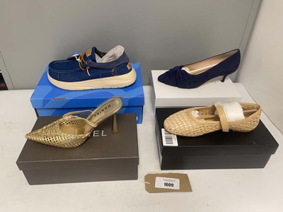 Lot 1609 - 4x Boxed pairs of shoes to include Abercrombie...