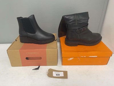 Lot 1610 - 2x Boxed pairs of boots to include Rocket Dog...