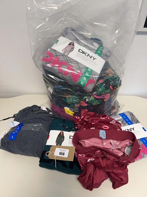 Lot 1978 - Mixed lot of ladies loungewear/pyjamas to...