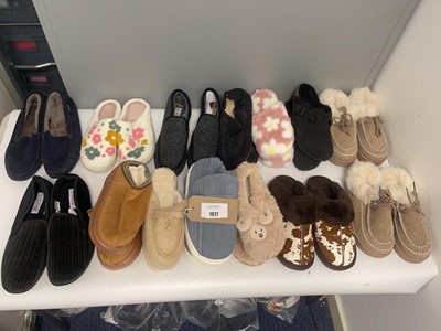 Lot 1617 - 14x Pairs of slippers in various styles to...