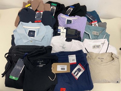 Lot 1983 - Approx. 16 branded items of clothing to...
