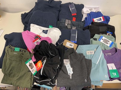 Lot 1984 - Approx. 16 branded items of clothing to...