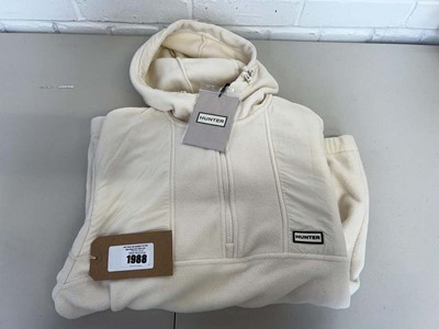 Lot 1988 - Hunter hooded 1/2 zip fleece in antique white...