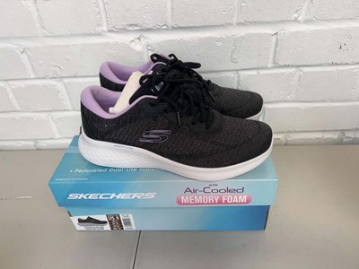 Lot Boxed pair of Skechers skech-lite air cooled...