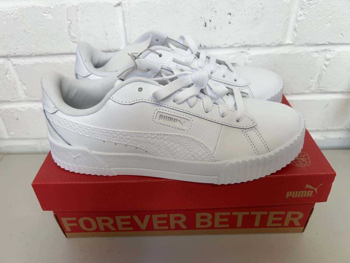 Lot Boxed pair of Puma crew snake trainers size UK...