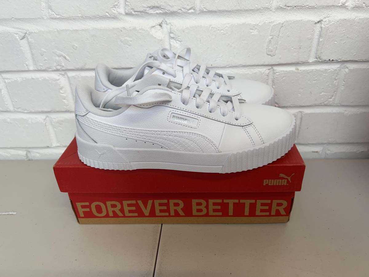 Lot Boxed pair of Puma crew snake trainers size UK...