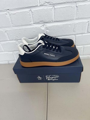 Lot Boxed pair of Penguin 'salsa' trainers size UK 9