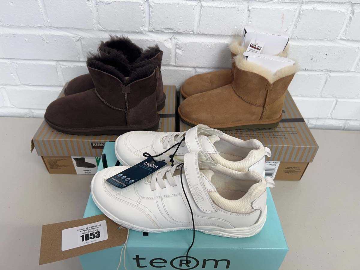 Lot x2 boxed pairs of Kirkland kids shearling...