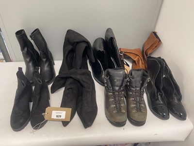 Lot 1629 - 8x Pairs of boots in various styles to include...
