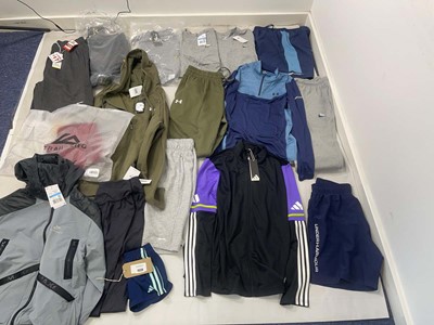 Lot 1638 - Sportswear to include Gym Shark, Nike, Under...