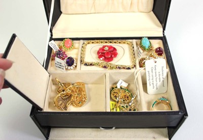 Lot 727 - A black jewellery case containing thirteen...