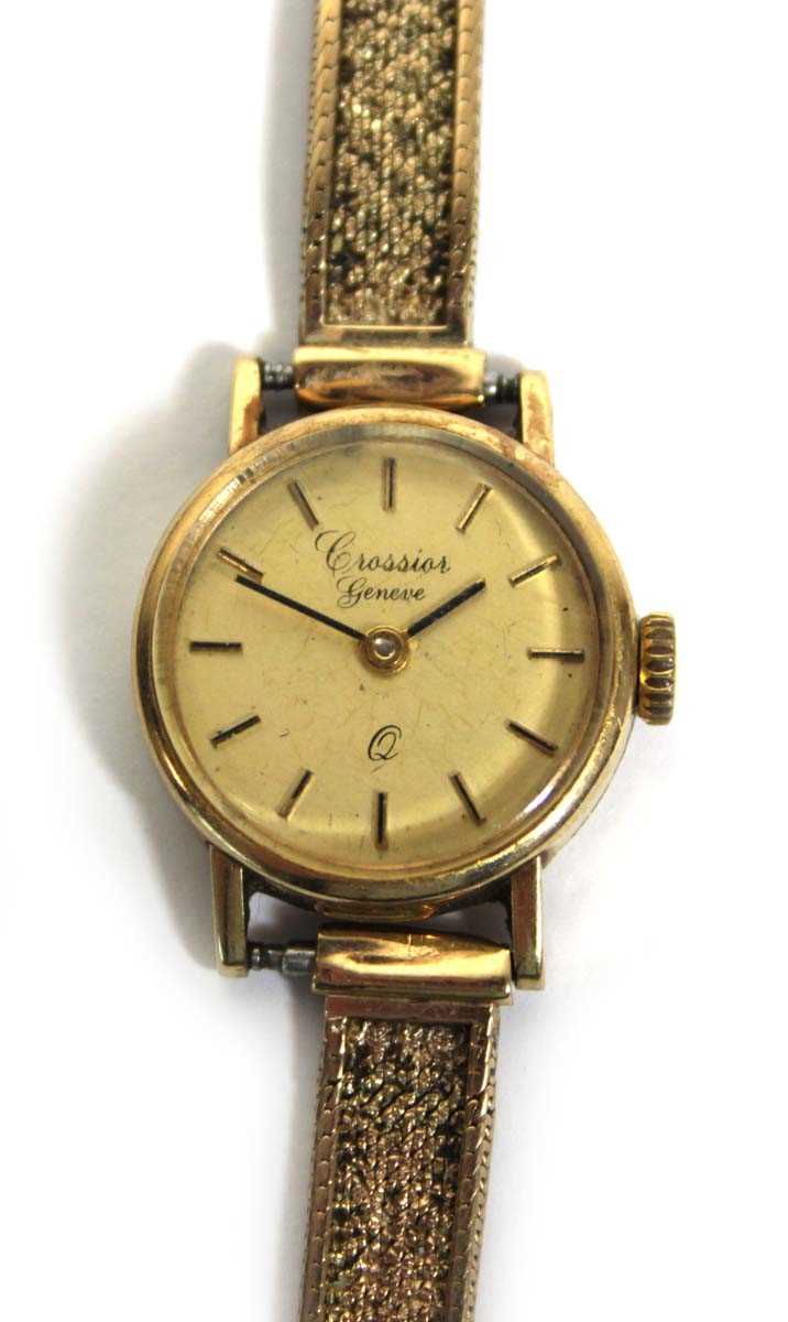 Lot 471 - A ladies 9ct yellow gold wristwatch by...