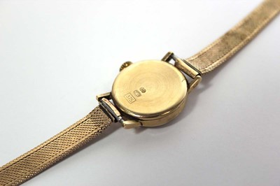 Lot 471 - A ladies 9ct yellow gold wristwatch by...