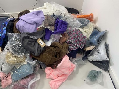 Lot 1666 - Pallet box (not included) containing mixed...