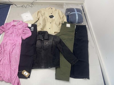 Lot 1671 - Clothing to include Oodie, Massimo Dutti,...
