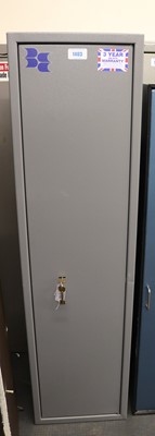 Lot 1403 - Brattonsound 7 gun security cabinet with keys,...