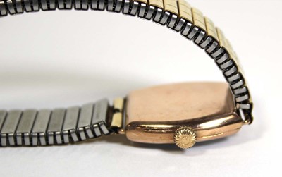 Lot 483 - A gentleman's 9ct yellow gold cased wristwatch,...