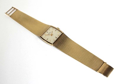 Lot 485 - A gentleman's 9ct yellow gold de Luxe...