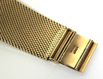 Lot 485 - A gentleman's 9ct yellow gold de Luxe...