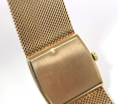 Lot 485 - A gentleman's 9ct yellow gold de Luxe...