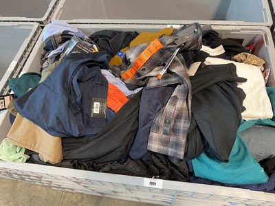 Lot 1991 - Pallet box (not included) containing mixed men'...