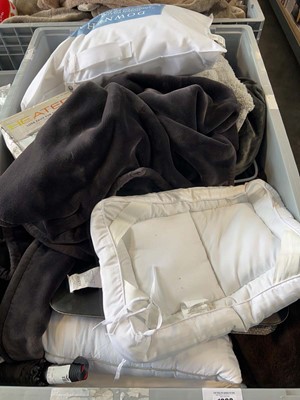 Lot 1998 - Pallet box (not included) containing mixed...