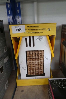 Lot 2024 - Boxed Native bee barn
