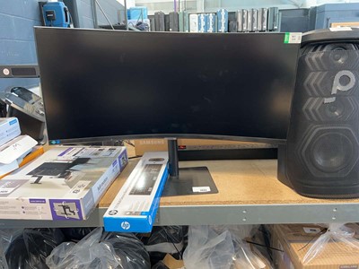 Lot 1433 - Samsung curved monitor with boxed HP keyboard...