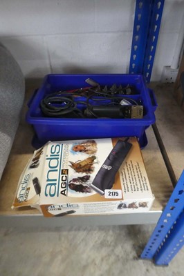 Lot 2175 - 2 pet grooming kits
