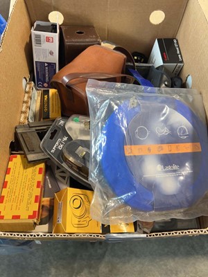 Lot 1450 - 3 trays containing lenses and camera related...