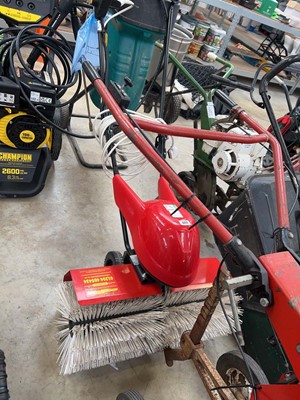 Lot 2211 - 240V power brush