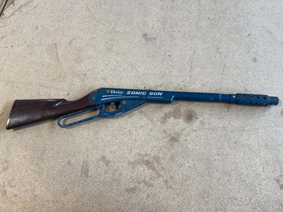Lot 1479 - Daisy Sonic toy gun