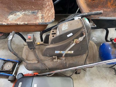Lot 2233 - 240V Nuair air compressor