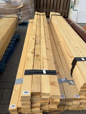 Lot 2242 - Bundle of 20 lengths of 2.4m 3x2 timber
