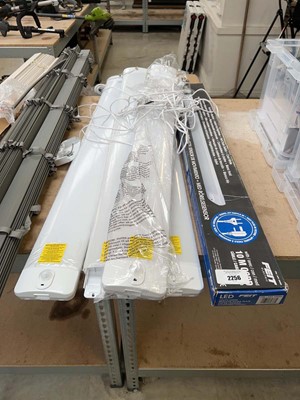 Lot 2256 - 5 unboxed Feit 1.2m LED utility lights