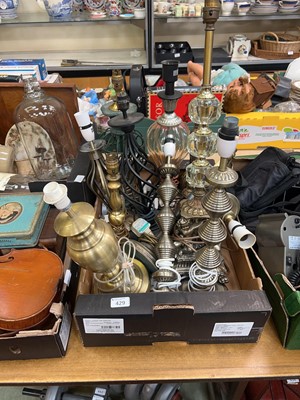 Lot 429 - A tray containing assorted desk lamps