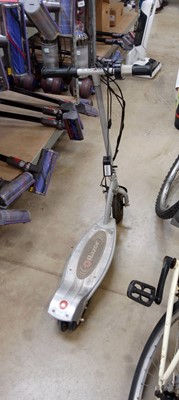 Lot 2194 - Electric scooter with charger