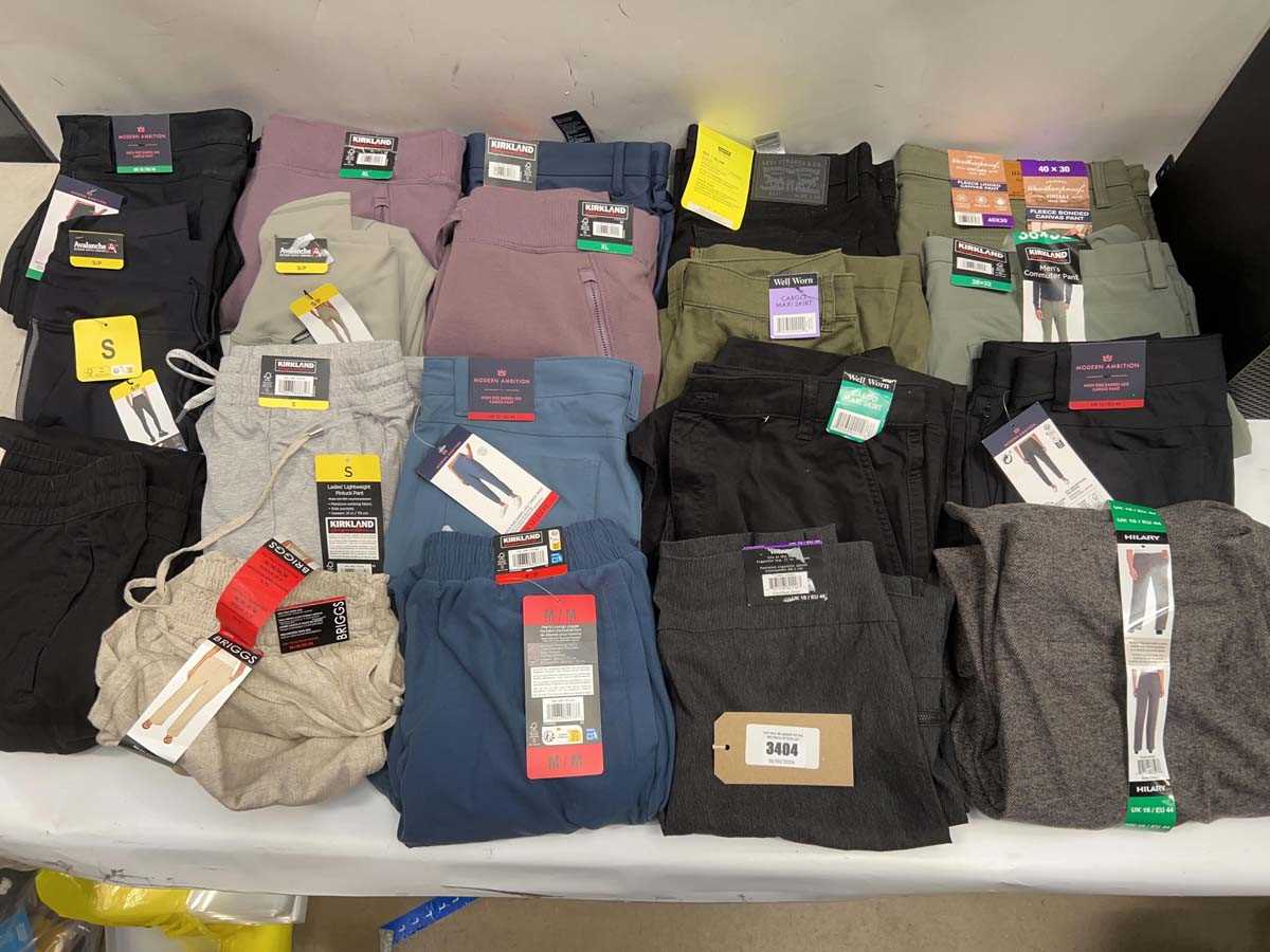 Lot 3404 - Adults clothing x19 Levi's, Apostle, Avalanche,...