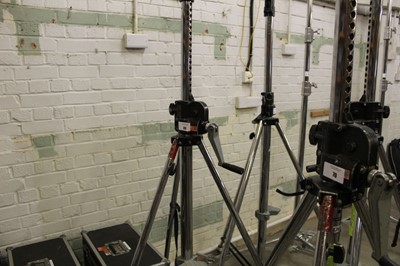 Lot 69 - Manfrotto 087NW heavy duty steel wind up...