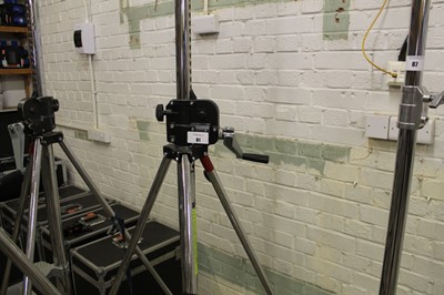 Lot 81 - Manfrotto 087NW heavy duty steel wind up...