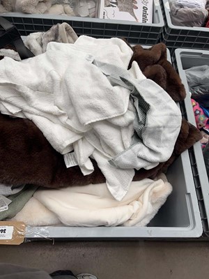 Lot 3440 - Pallet (not included) used linen, pillows and...